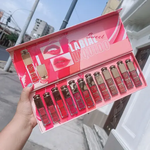 Labial liquido tapa dorada P&W  KB-197 